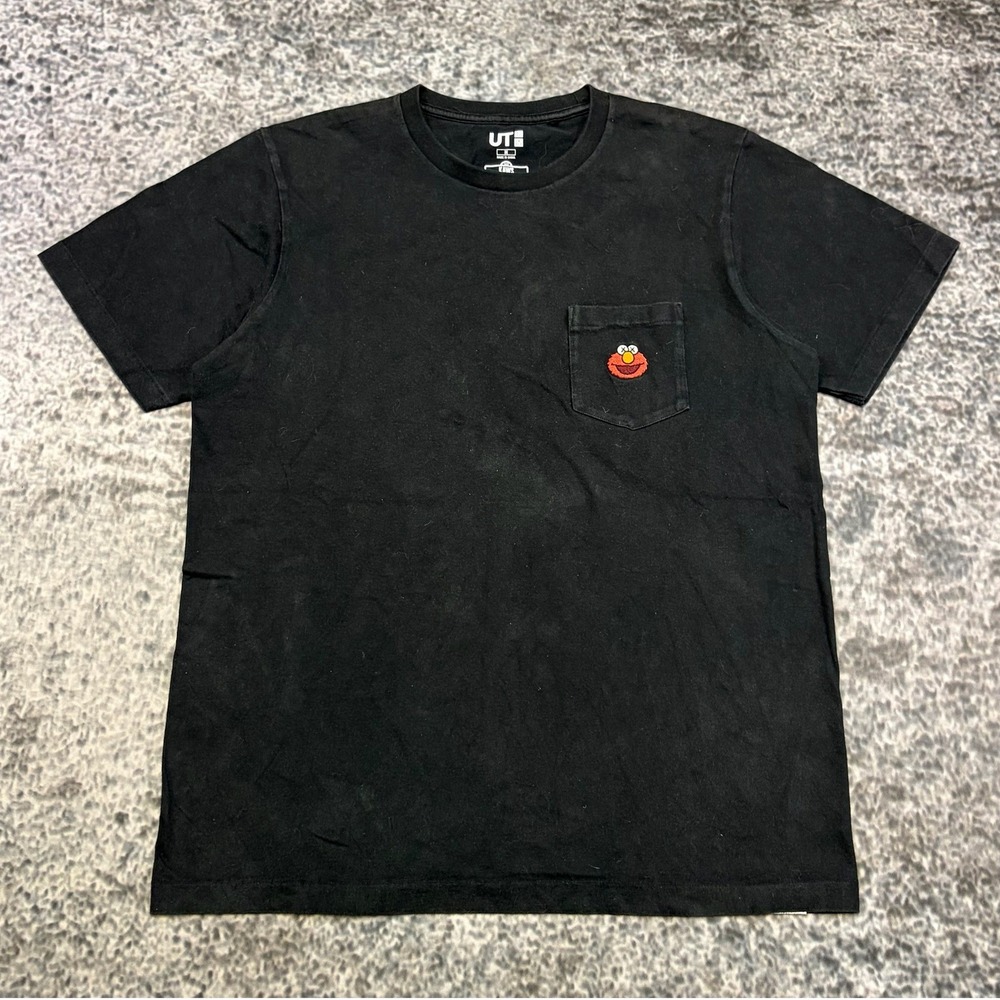 Uniqlo x Kaws Sesame Street T Shirt Mens Medium Black Elmo Pocket Tee